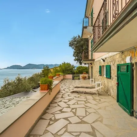 La Terrazza Sul Mare-privateparking-seaview-ac Feriehus